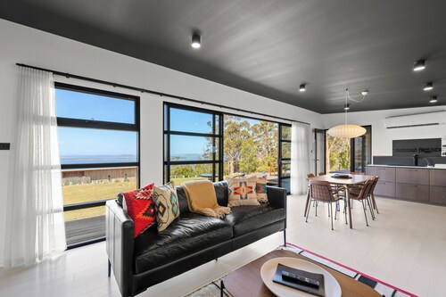 The Outlook on Mount Louis – 1 Bedroom