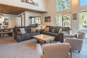 Smart TV, fireplace - New Courchevel Condo Walk to Ski 599 (Mammoth Lakes)
