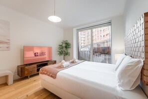 Iron/ironing board, Internet, bed sheets