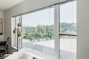 Interior - Cool U District 1BR w/ Gym, BBQ, W/D & Rooftop (Seattle)