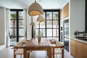 빌라, 발코니, 수영장 전망 | 다이닝룸