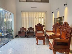 Basic Apartment | Living area