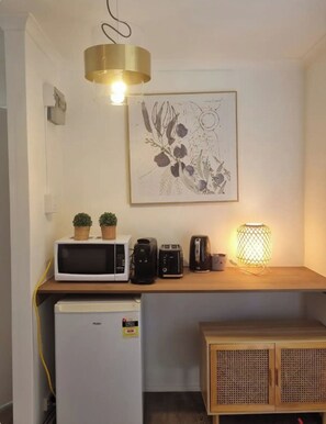 Interior - Charming bungalow with WiFi and AC in tranquil Paynesville (Paynesville)