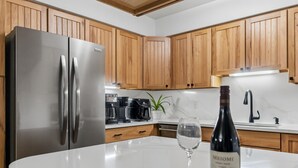 Coffee/tea maker, fridge, microwave, oven - Steps to Gondola, Ski-In, 1 Block Main St, Hot Tub (Breckenridge)