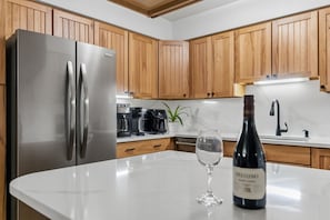 Coffee/tea maker, fridge, microwave, oven - Steps to Gondola, Ski-In, 1 Block Main St, Hot Tub (Breckenridge)