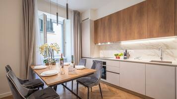 Fridge, microwave, oven, stovetop