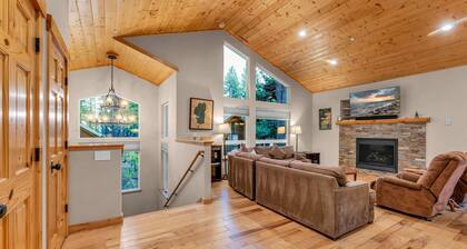 Kings Beach Retreat: Hot Tub, Walk to Beach