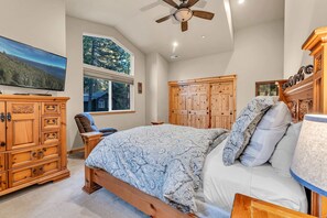 5 habitaciones, tabla de planchar con plancha, wifi y ropa de cama