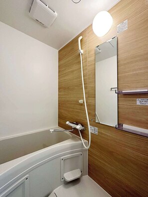 Shower, hair dryer, towels - Central 2BR Apt on Lively Shopping Street (Hiroshima)