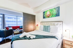 Basic Apartment, 1 Queen Bed with Sofa bed, City View | Free WiFi - The York Suites (Toronto)