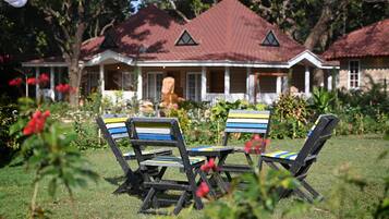 Deluxe Room | In-room safe, iron/ironing board, free WiFi