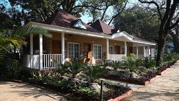 Habitación Deluxe | Caja fuerte, tabla de planchar con plancha, wifi gratis