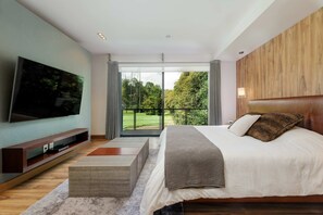 4 bedrooms, WiFi, bed sheets - Casa Galo - Modern Retreat Overlooking the Golf Course (Valle de Bravo)