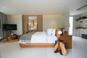 5 Bedrooms Private Pool Villa | Premium bedding, in-room safe, desk, laptop workspace