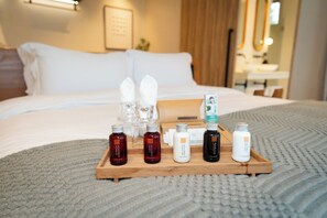 One Bedroom King Villa | Premium bedding, in-room safe, desk, laptop workspace - Mahutsachan Klong Thom (Khlong Thom)