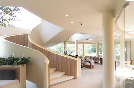 Mahutsachan Klong Thom - view 2