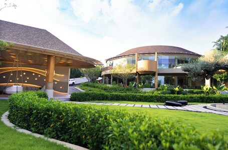 Mahutsachan Klong Thom - view 3