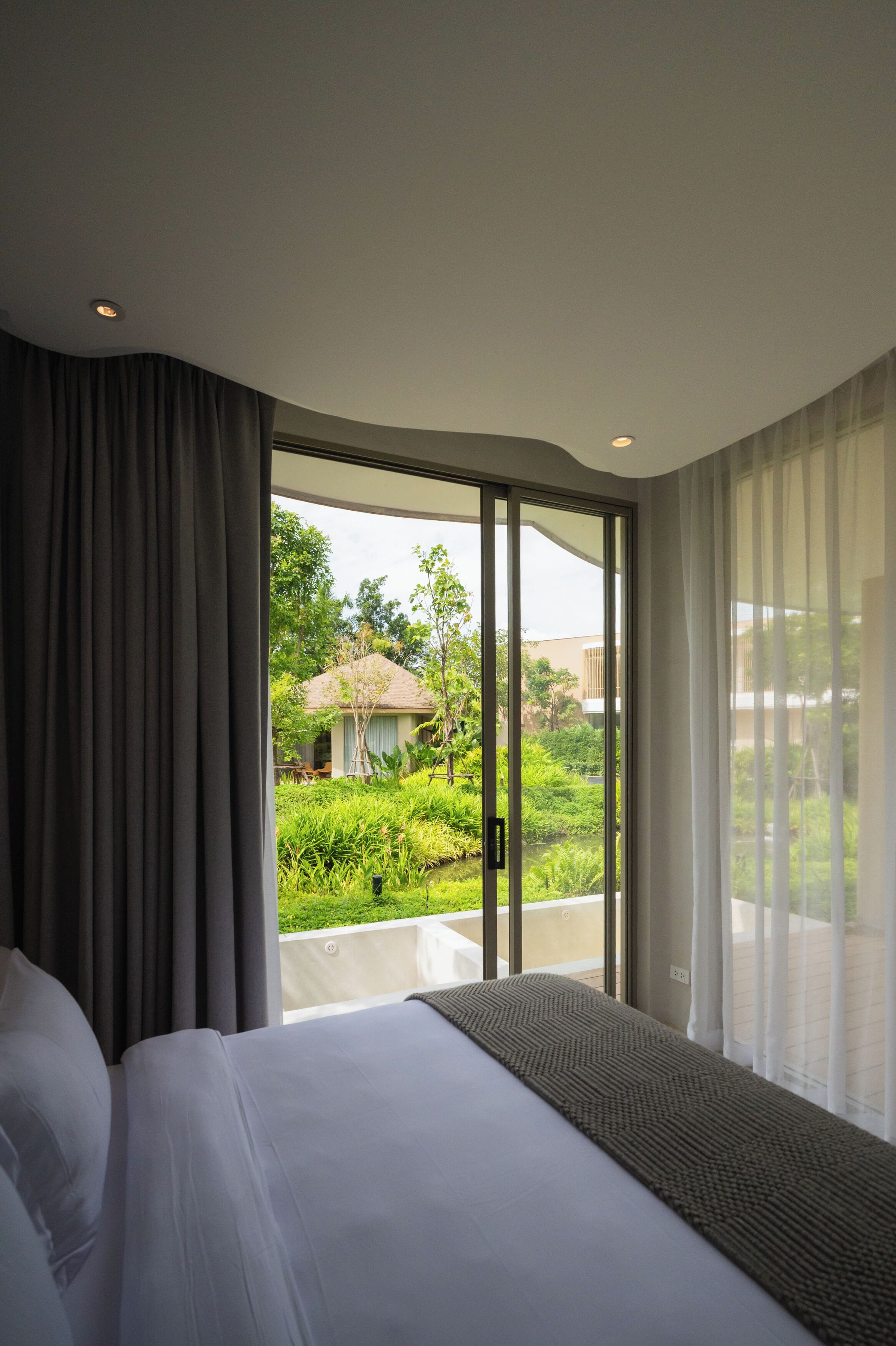 One Bedroom Premium Villa | Premium bedding, in-room safe, desk, laptop workspace