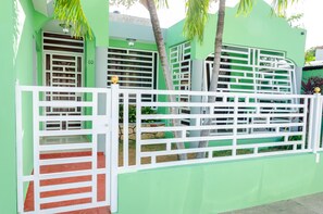 المنطقة المحيطة بالمنشأة