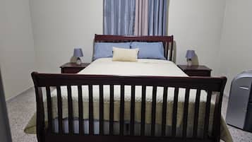 2 Schlafzimmer, BĂŒgeleisen/BĂŒgelbrett, kostenloses WLAN, BettwĂ€sche