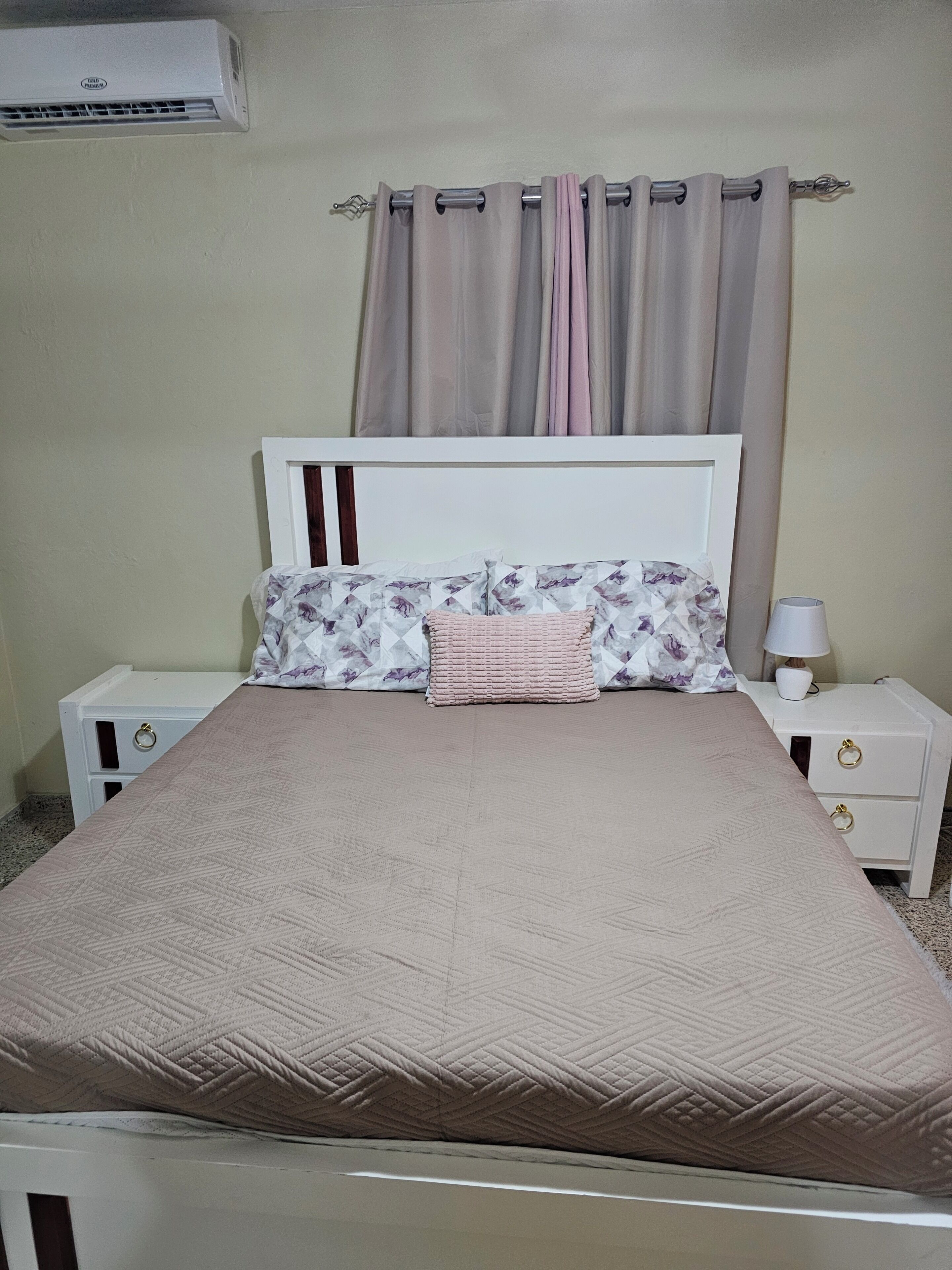 2 Schlafzimmer, Zimmersafe, Bügeleisen/Bügelbrett, kostenloses WLAN
