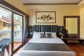 Skrivebord, skrivebord for bærbar PC og wi-fi (inkludert)