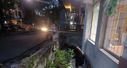 Cozy 1-bedroom apartment with WiFi, AC in delightful Kolkata