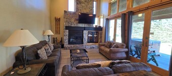 Top of the Slopes | 4BR Ski-In/Ski-Out Townhouse w/ Hot Tub