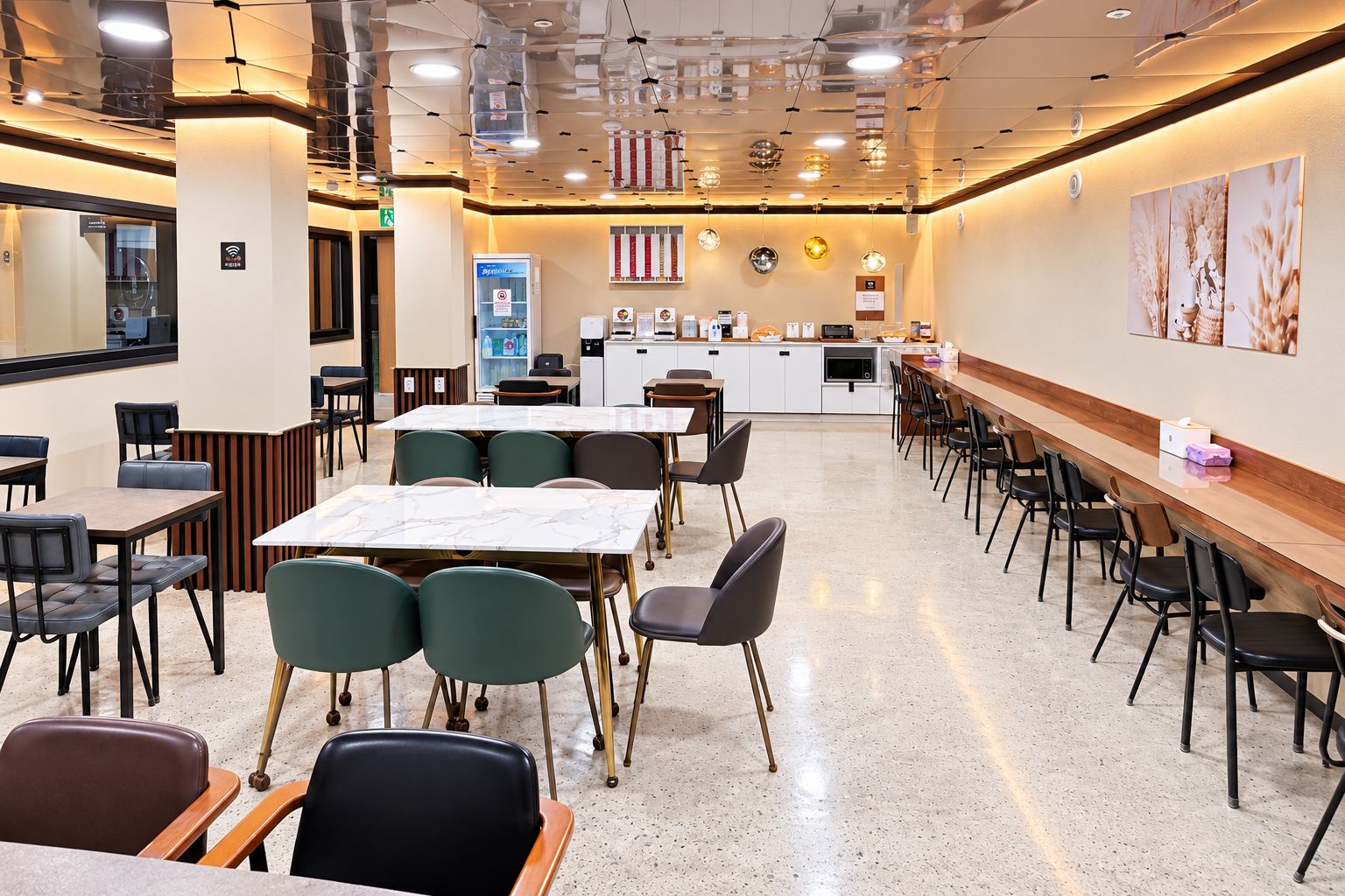 Breakfast area