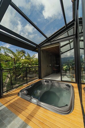 Deluxe Suite, Mountain View | Jetted tub - La Casa en las Nubes (Salento)