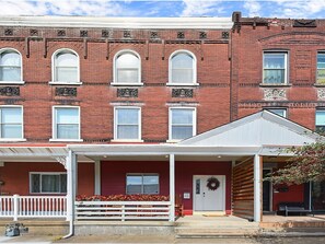 Exterior - ★ HostWise Stays ★ Foxy home, off-street parking, new remodel! (Pittsburgh)
