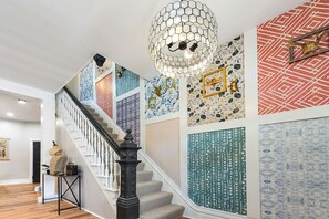 Interior - ★ HostWise Stays ★ Foxy home, off-street parking, new remodel! (Pittsburgh)