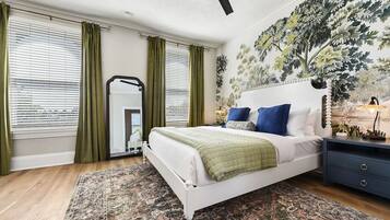 3 bedrooms, desk, iron/ironing board, travel crib