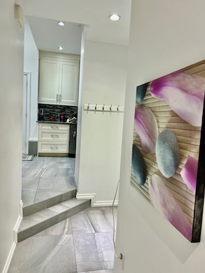 Interior - The warm and lovely coach home with 3 bedrooms (Vancouver)