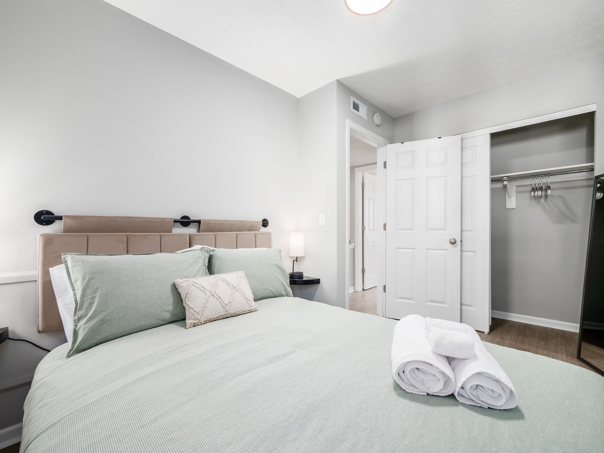 2 dormitorios, tabla de planchar con plancha, wifi y ropa de cama