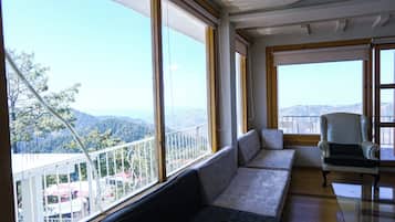 Standard Suite, Balcony, Hill View | 3 bedrooms, soundproofing, iron/ironing board, free WiFi