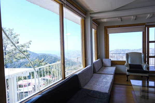 Standard Suite, Balcony, Hill View - Urban BNB (Abbottabad)