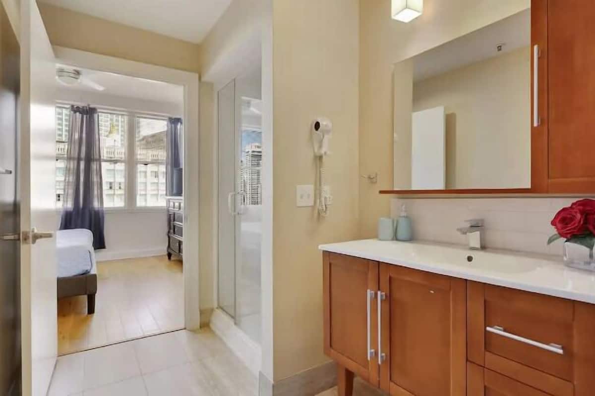 Comfort Condo, 1 Bedroom, Non Smoking, City View | Bathroom | Hair dryer, towels, soap, shampoo