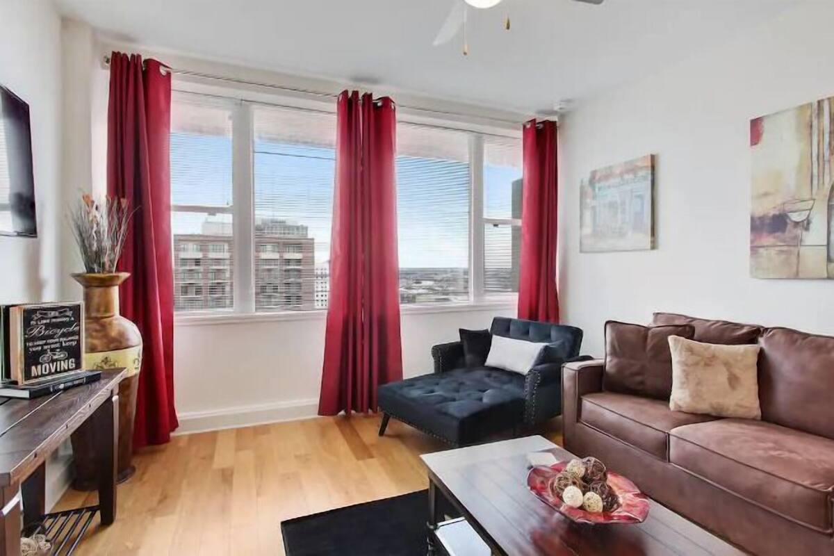 Comfort Condo, 1 Bedroom, Pool Access | Living area | 50-inch Smart TV with digital channels, streaming services