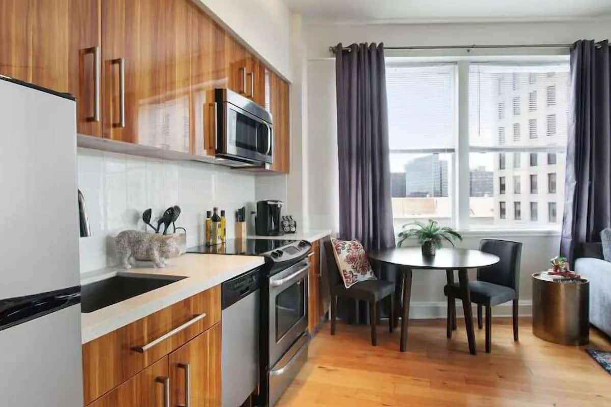 Premier Condo, 1 Bedroom, Kitchen, City View | Living area | 50-inch Smart TV with digital channels, streaming services