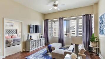 Elite Condo, 1 King Bed with Sofa bed, City View | Living area