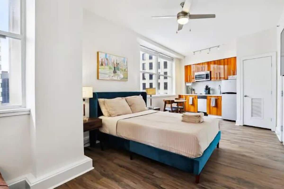 Comfort Condo, 1 Queen Bed, Microwave | 1 bedroom, individually decorated, individually furnished