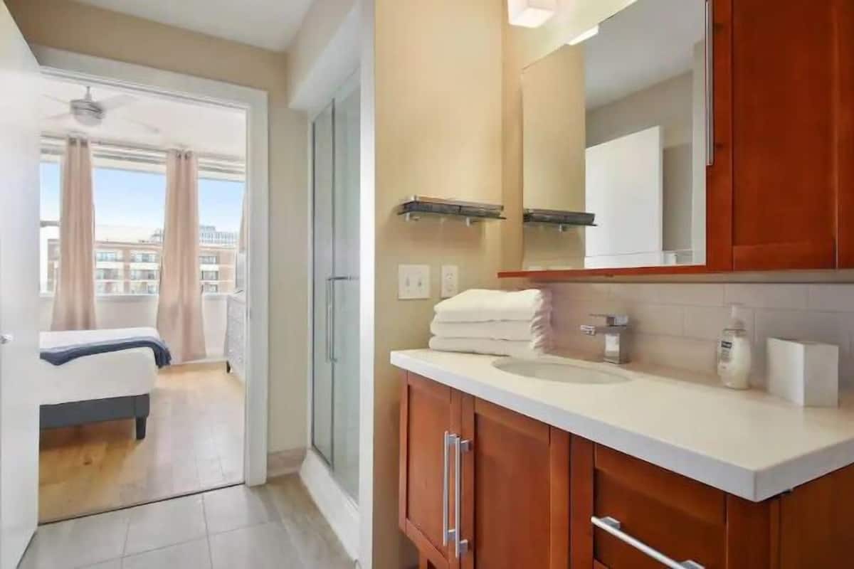 Panoramic Condo, 1 Bedroom, Non Smoking, City View | Bathroom | Hair dryer, towels, soap, shampoo
