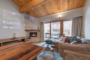 Family Condo, Mountain View | Living area