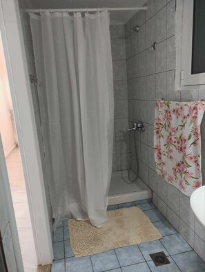 Towels, soap, toilet paper - Teos App   (Chania)