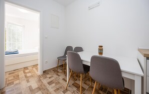 1 Schlafzimmer, Reisekinderbett, kostenloses WLAN, Bettwäsche