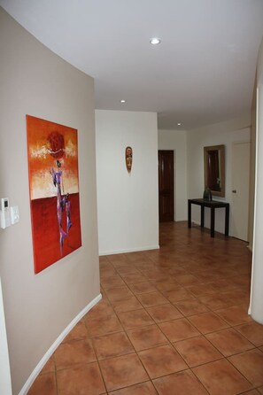 Apartment, Smoking | 3 bedrooms - Zen Bridgeport Waterfront Balcony Dining - Pool (Darwin)