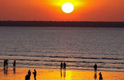 Zen Bridgeport Waterfront Balcony Dining - Pool