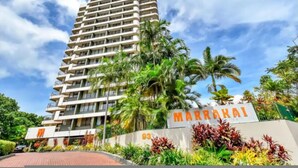 A tall, modern hotel with a sign reading "MARROHAI" and the number "93" below it. - Downtown Delight 2BR Getaway Pool (Darwin)
