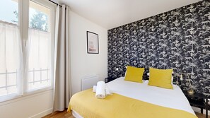 2 bedrooms, desk, iron/ironing board, WiFi